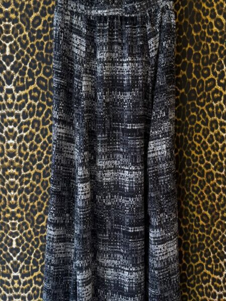 Vestido H&M com Decote Frente Unica em Tons Preto e Branco P