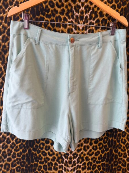 Short de Alfaiataria com Cintura Alta de Bolso Faca