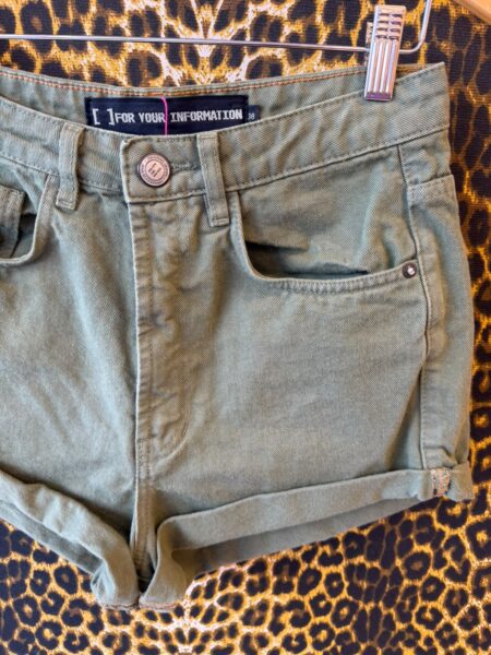 Short Jeans Curto Tradicional com Barra Dobrada