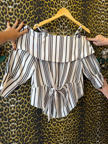 Blusa Viscose Listrada Decote Ombro a Ombro M