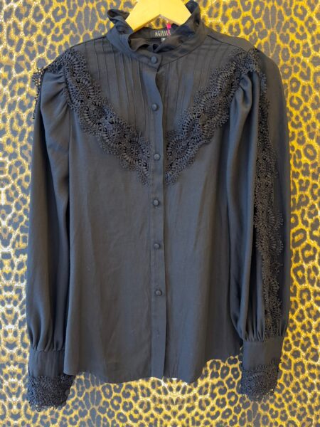 Camisa Agilita Romantica Preta com Aplicacao de Renda 36