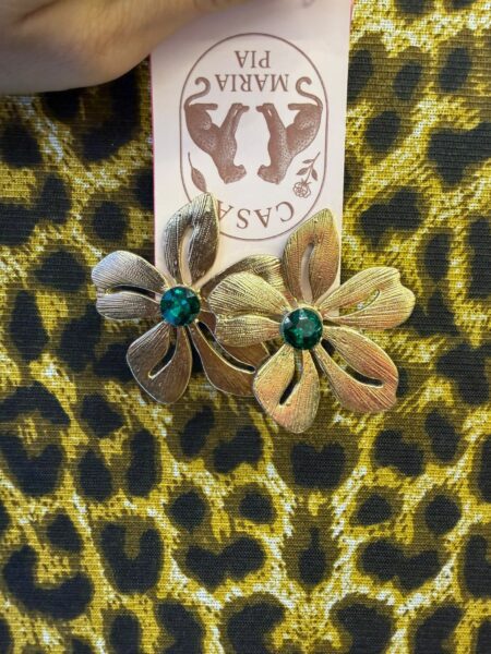 Brinco Dourado Flor Miolo Pedra Verde