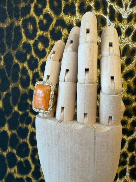 Anel Quadrado Dourado com Pedra laranja 18,5cm