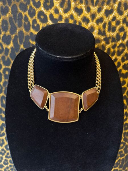 Colar Dourado Tres Placas Madeira