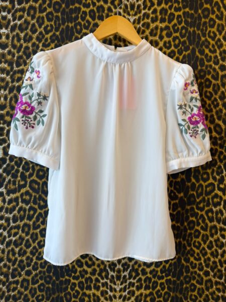 Blusa Estilo Princesa com Bordado Floral P