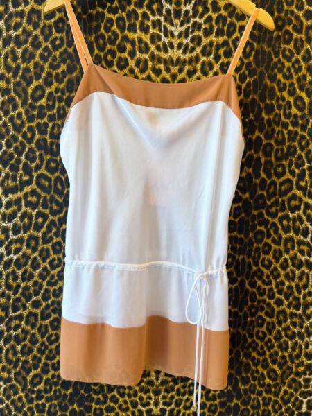 Blusa Agilita Branca com Detalhes em Marrom 42