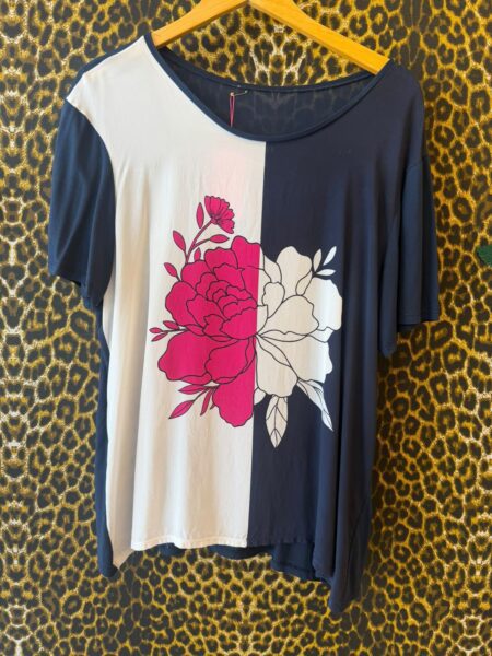 Blusa Azul e Branca Estampa Flor Pink e Branca M/Curta G
