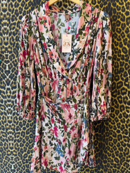Vestido Farm Estampa Jardim de Flor Rosa com Fios de Lurex Dourado P